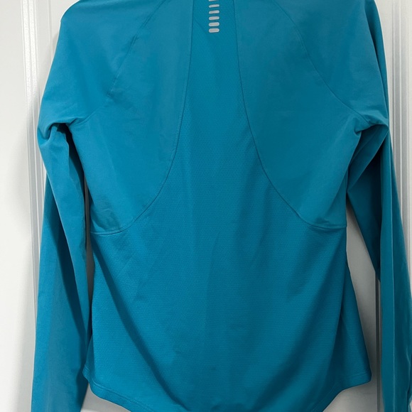 Under Armour Run Bundle Set of 4 Pieces Size Small Jacket, Capri, Tank, Bra, - Picture 6 of 16